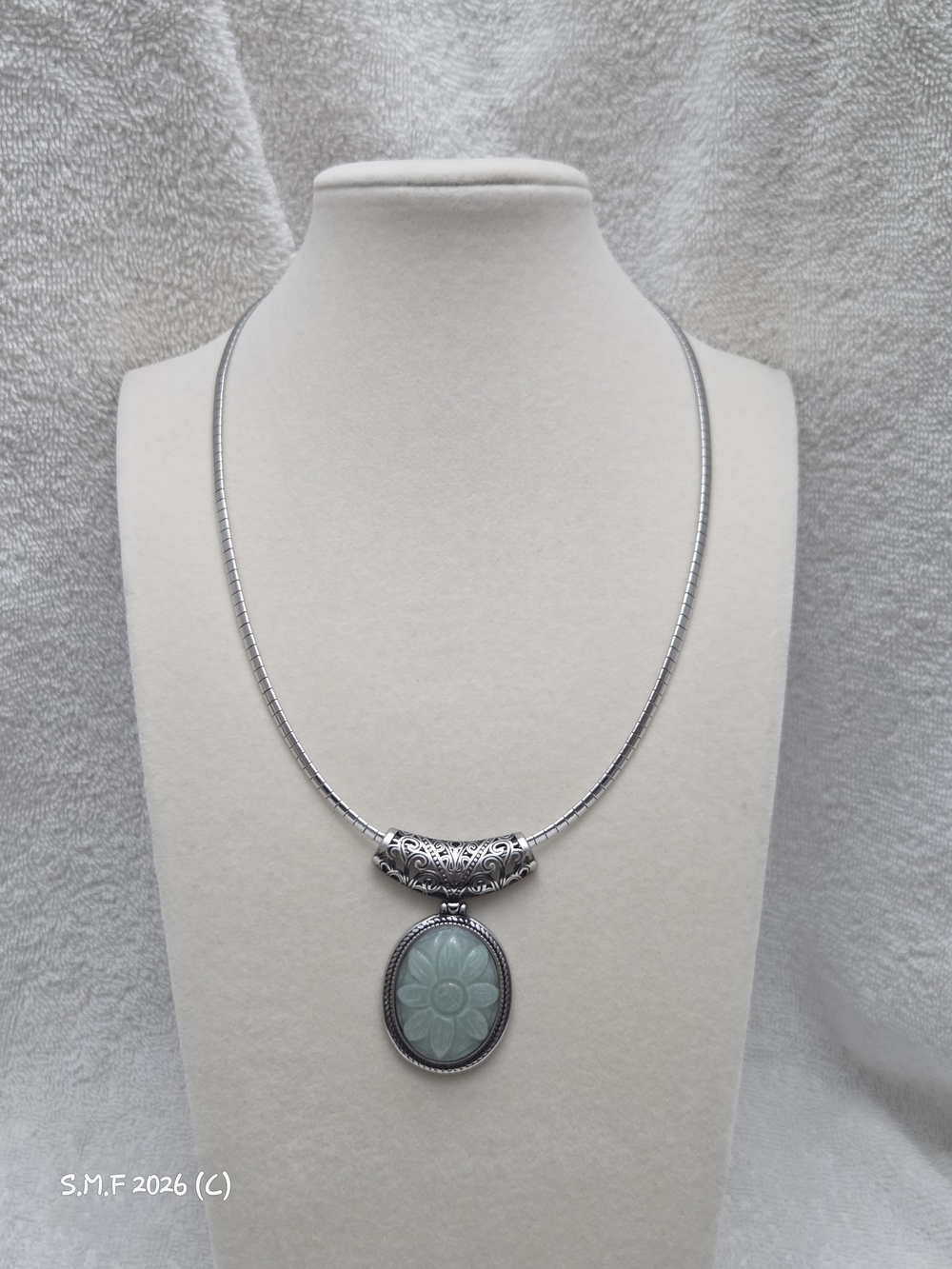 Aventurine Carved Flower Pendant With Choker Necklace in Stainless Steel